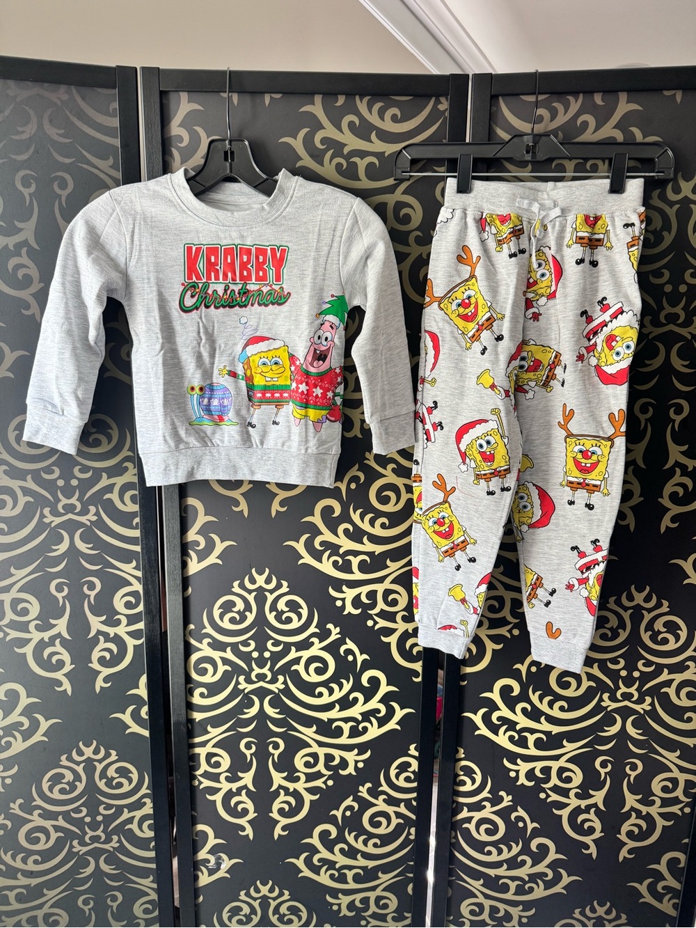 Nickelodeon SpongeBob 'Krabby Christmas' Grey and Yellow Kids Pajama Set